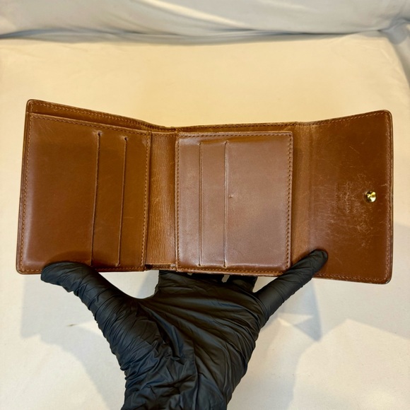 Authentic Louis Vuitton Vernis Elise Wallet in Bronze - Picture 4 of 12